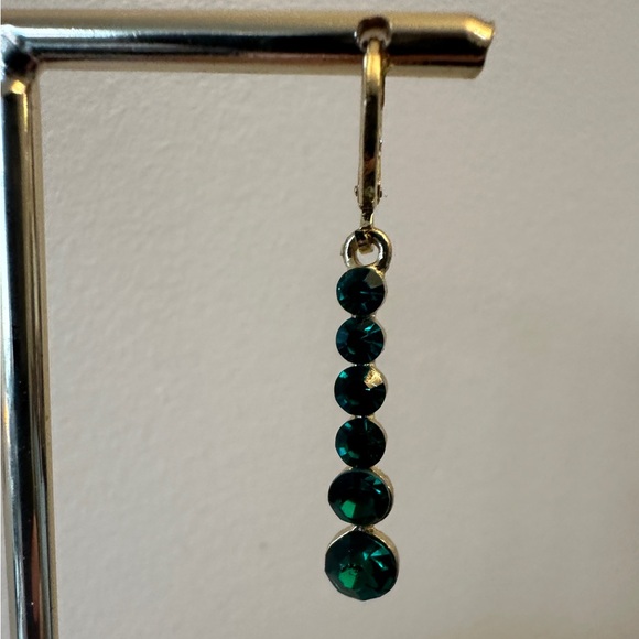 Green dangly earrings - Picture 3 of 4